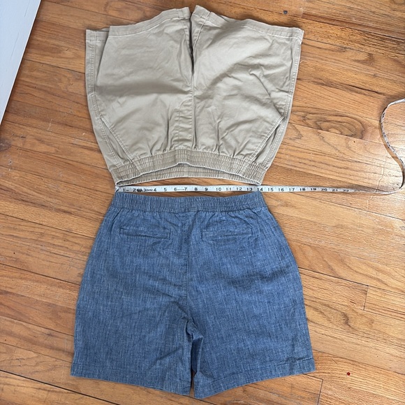Pair of Lands’ End Mid-Rise Shorts/Size 8 - Picture 2 of 12